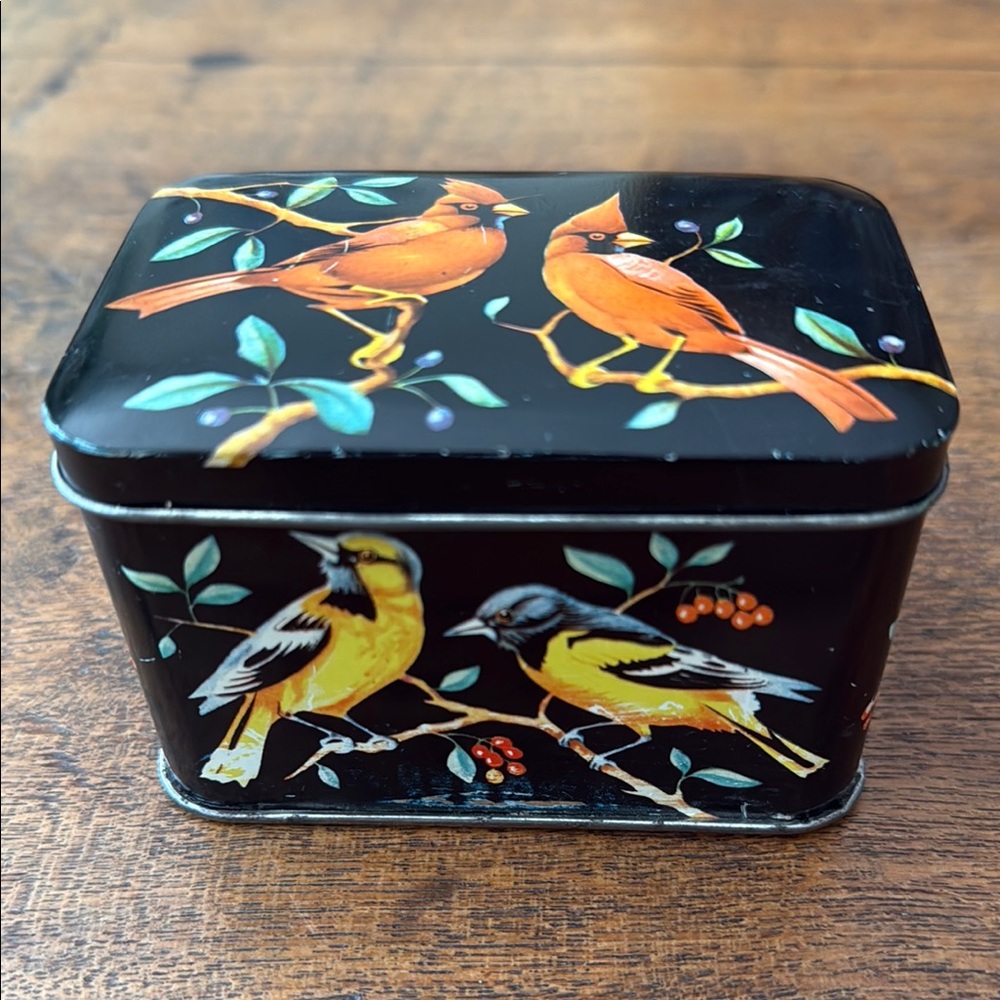 Small Vintage Horner Hinged Tin w/ Cardinals, Orioles & Robins
